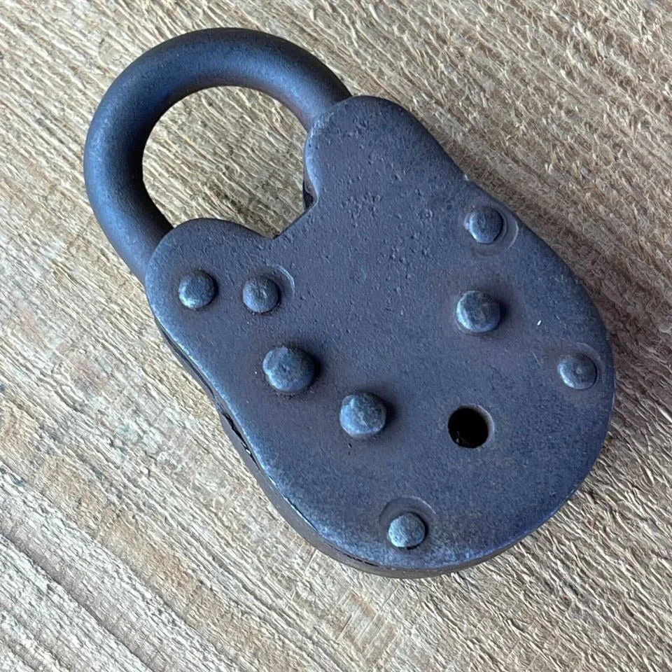 Winchester Cast Iron Gate Lock With Keys & Antique Finish (2.5" x 1.5") - Jones Peak